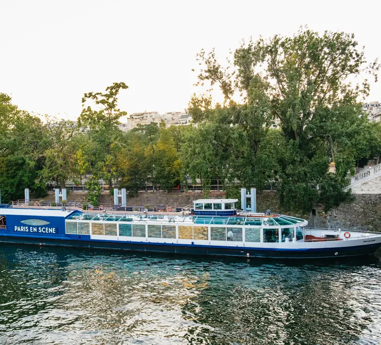 Paris: Seine River Panoramic Views Dinner Cruise Paris: Seine River Panoramic Views Dinner Cruise in Paris - Photo 4