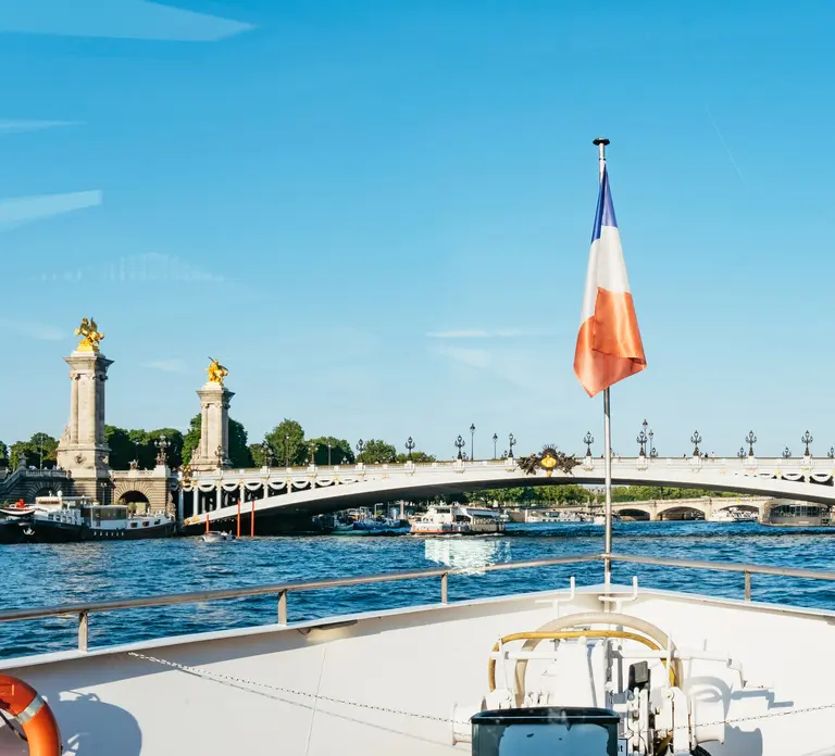 Paris: Seine River Panoramic Views Dinner Cruise Paris: Seine River Panoramic Views Dinner Cruise in Paris - Photo 7