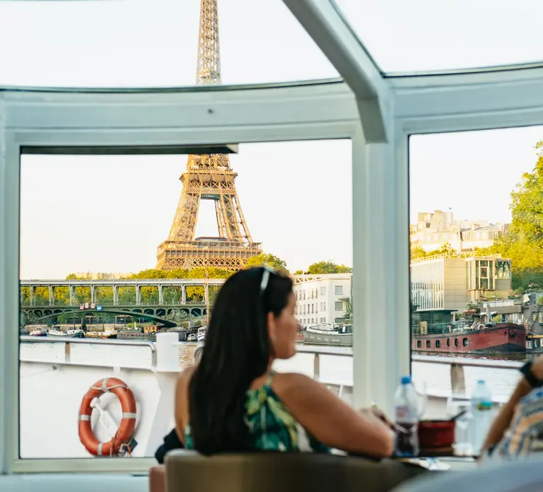Paris: Seine River Panoramic Views Dinner Cruise Paris: Seine River Panoramic Views Dinner Cruise in Paris - Photo 5