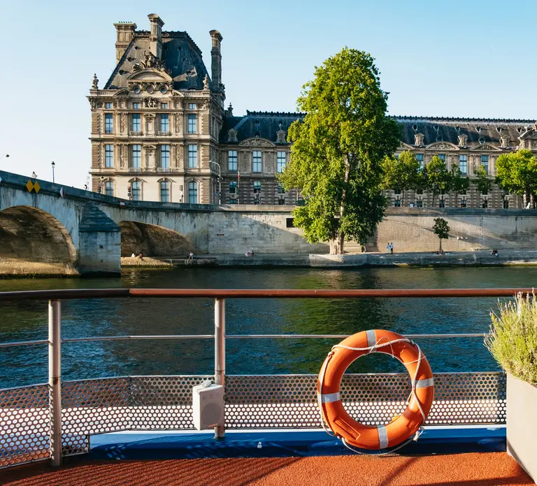 Paris: Seine River Panoramic Views Dinner Cruise Paris: Seine River Panoramic Views Dinner Cruise in Paris - Photo 6