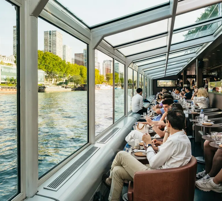 Paris: Seine River Panoramic Views Dinner Cruise in Paris