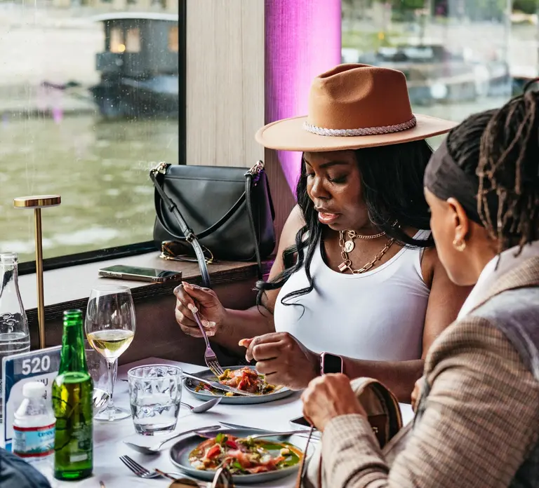 Paris: Gourmet Dinner Cruise on Seine River with Live Music in Paris - Photo 6