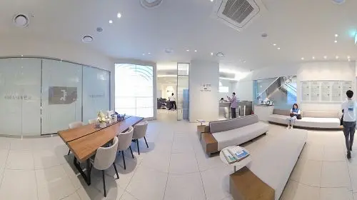 Premium Vision-Care (Both Eyes) + Exam & Consultation (SMILE/PRK/LASIK Options Evaluated) in Seoul - Photo 3