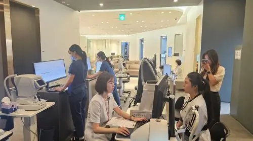 Premium Vision-Care (Both Eyes) + Exam & Consultation (SMILE/PRK/LASIK Options Evaluated) in Seoul - Photo 11
