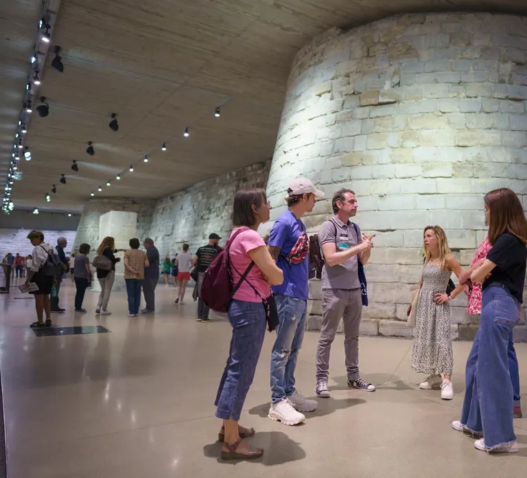 Paris: Guided Tour of the Must-Sees of the Louvre Museum in Paris - Photo 4