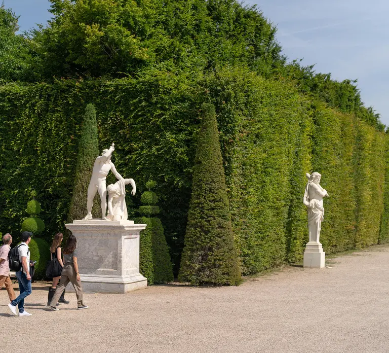 Skip-the-Line Versailles Palace Tour by Train from Paris Skip-the-Line Versailles Palace Tour by Train from Paris in Paris - Photo 6