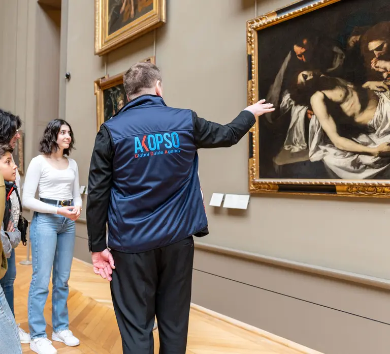 Paris: Louvre Masterpieces Private Tour with Reserved Entry in Paris