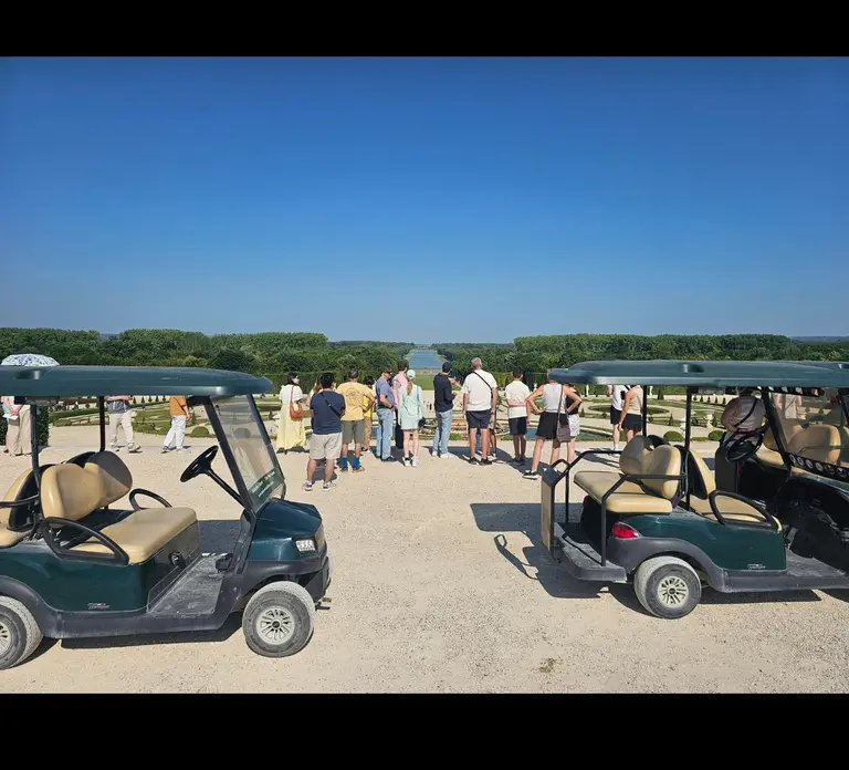 Versailles: Golfcarts & Bikes Guided Tour, Hamlet+Fountains Versailles: Golfcarts & Bikes Guided Tour, Hamlet+Fountains in Paris - Photo 2