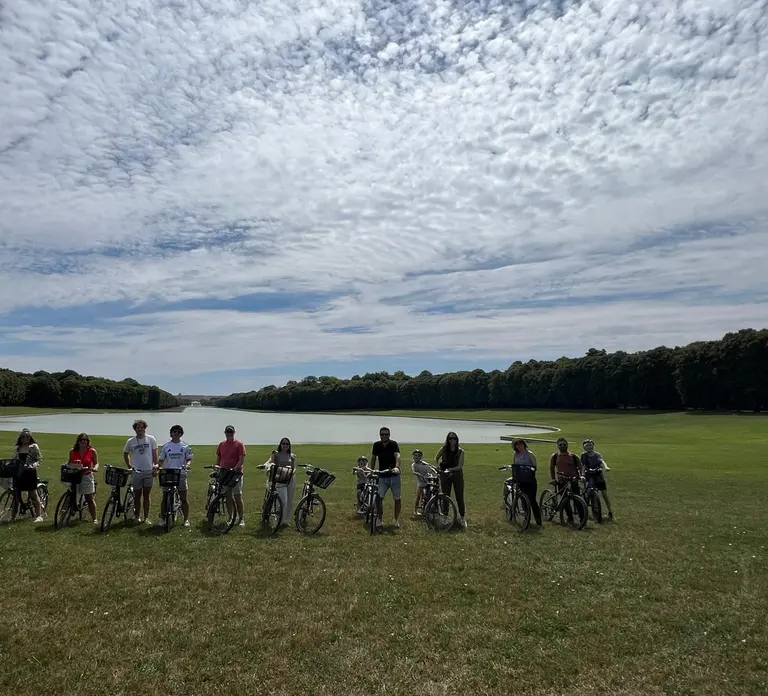 Versailles: Golfcarts & Bikes Guided Tour, Hamlet+Fountains Versailles: Golfcarts & Bikes Guided Tour, Hamlet+Fountains in Paris - Photo 6