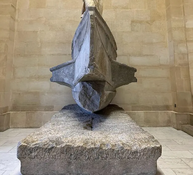 Paris: Guided tour in PORTUGUESE at the Louvre-semi-private in Paris - Photo 3