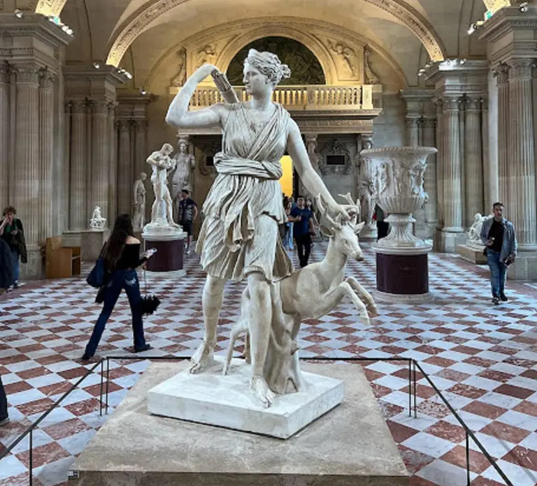 Paris: Guided tour in PORTUGUESE at the Louvre-semi-private in Paris - Photo 4