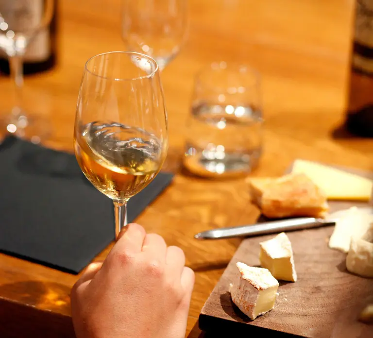 Paris: French Wine Tasting Class with Sommelier Paris: French Wine Tasting Class with Sommelier in Paris - Photo 2