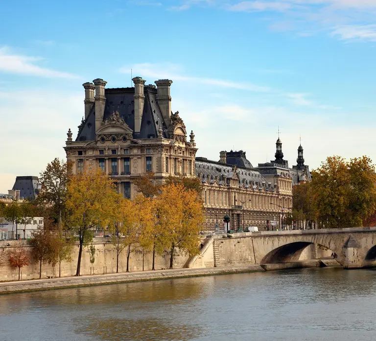 Paris: Senior-Friendly Louvre Museum Highlights Private Tour in Paris