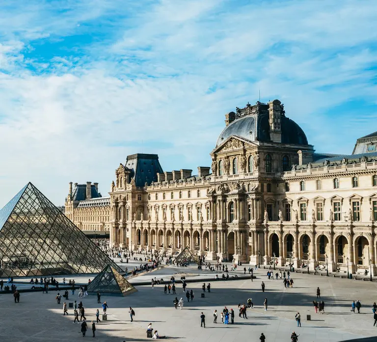 Paris: Louvre Museum Tour Mona Lisa & Iconic Masterpieces in Paris