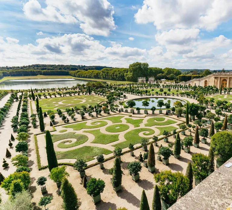Versailles: Palace Tour & Gardens with Optional Full Access Versailles: Palace Tour & Gardens with Optional Full Access in Paris - Photo 3