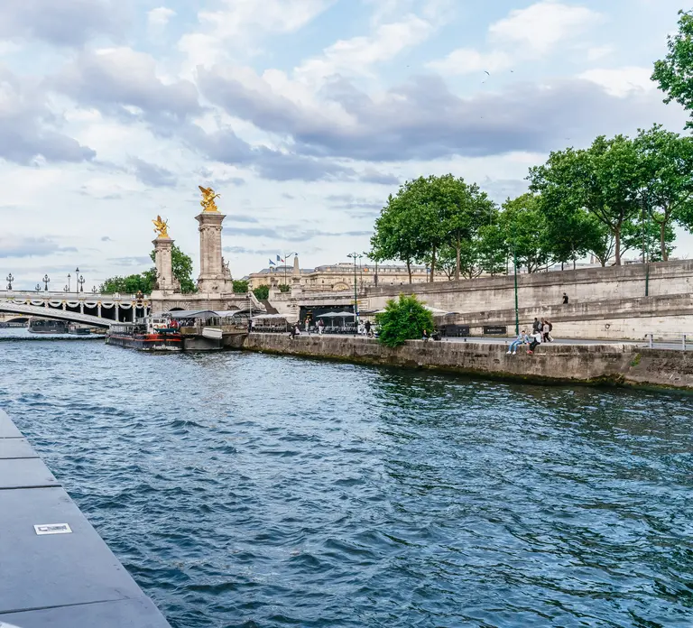Paris: 3-Course-Dinner Cruise on the Seine with live music Paris: 3-Course-Dinner Cruise on the Seine with live music in Paris - Photo 9