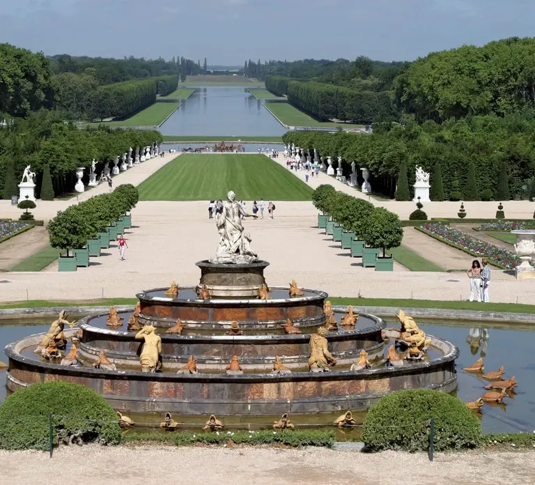 Versailles: Tour of the Palace with Gardens & Trianon Option in Paris