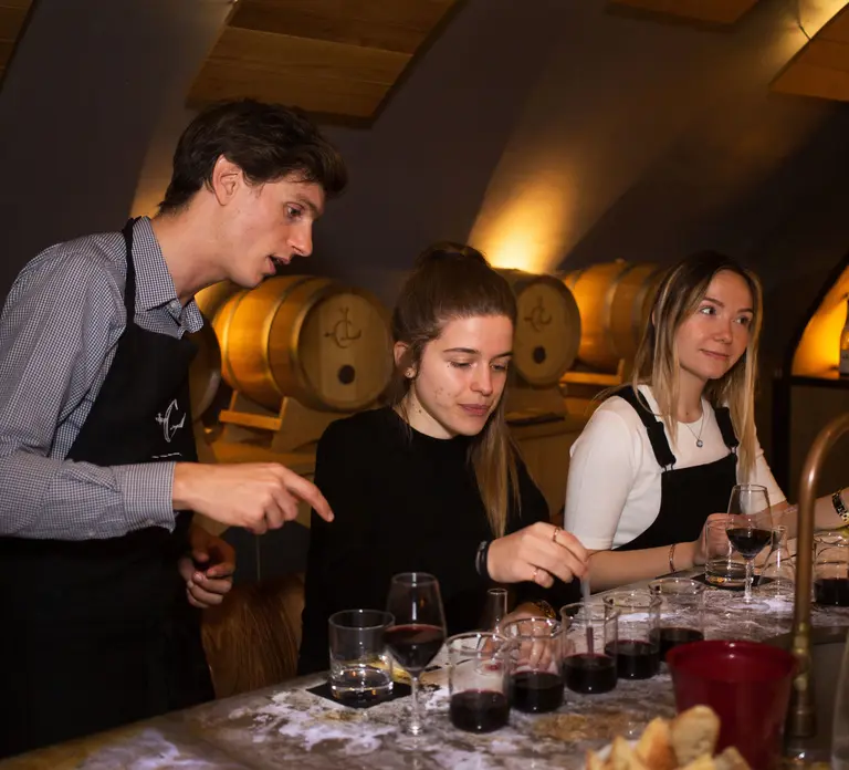 Paris: Wine Making Workshop in English in Paris