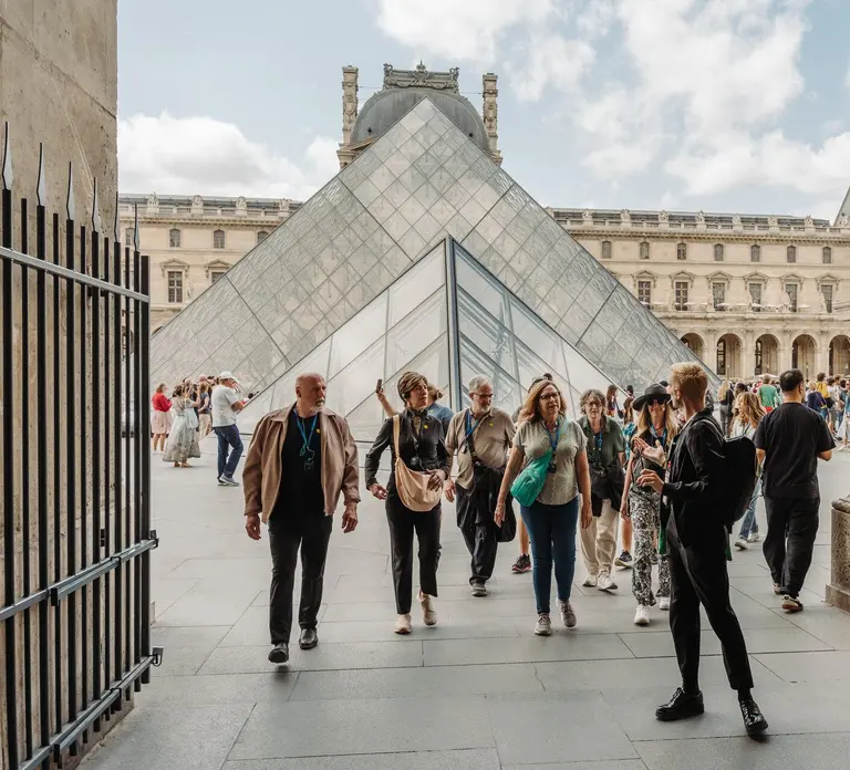 Paris: Full Day Tour with Louvre, Eiffel Tower & Notre Dame in Paris - Photo 4