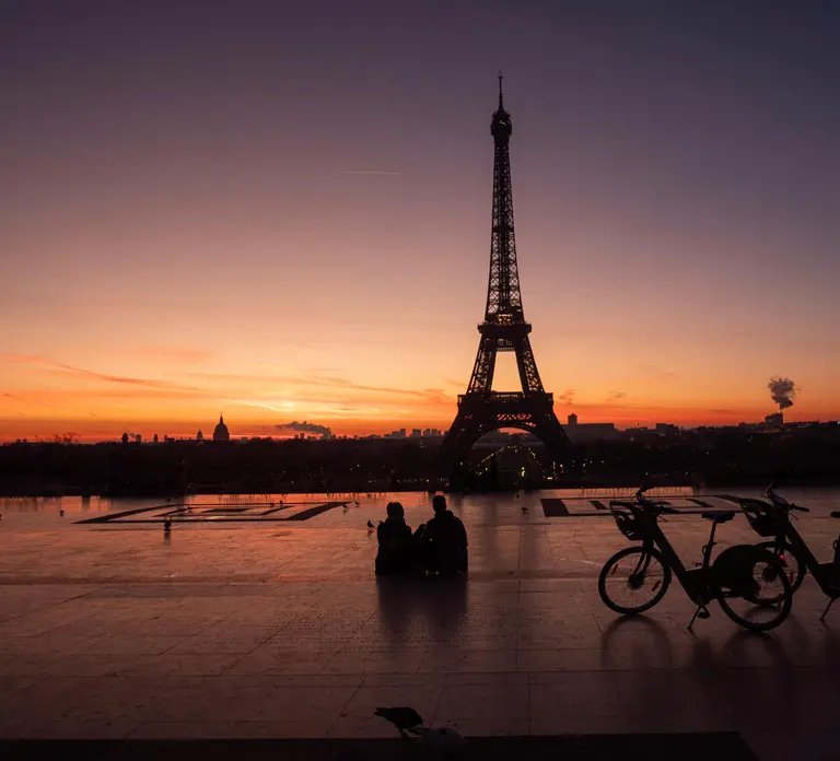 Paris before the crowds, bike tour & Breakfast in Paris