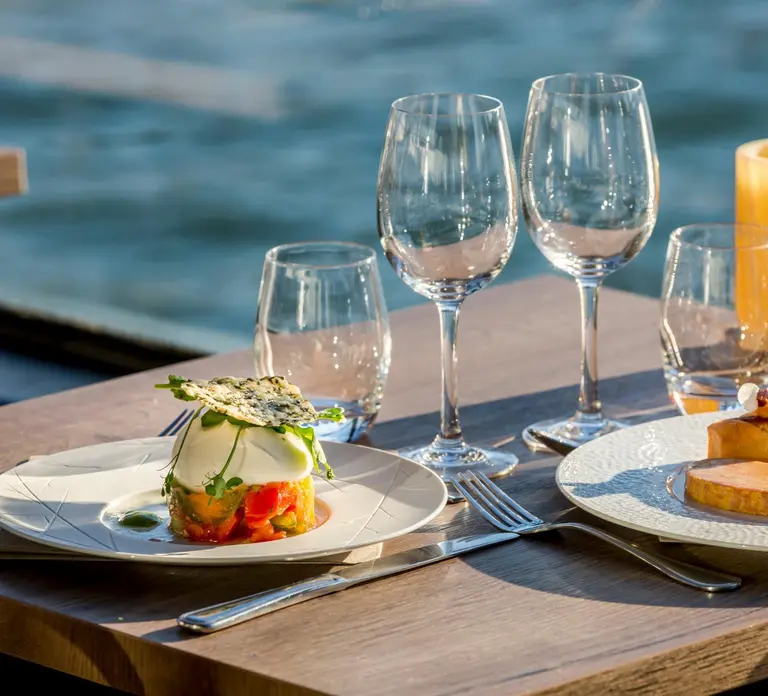 Paris: 3-Course Lunch Cruise on the River Seine in Paris - Photo 4