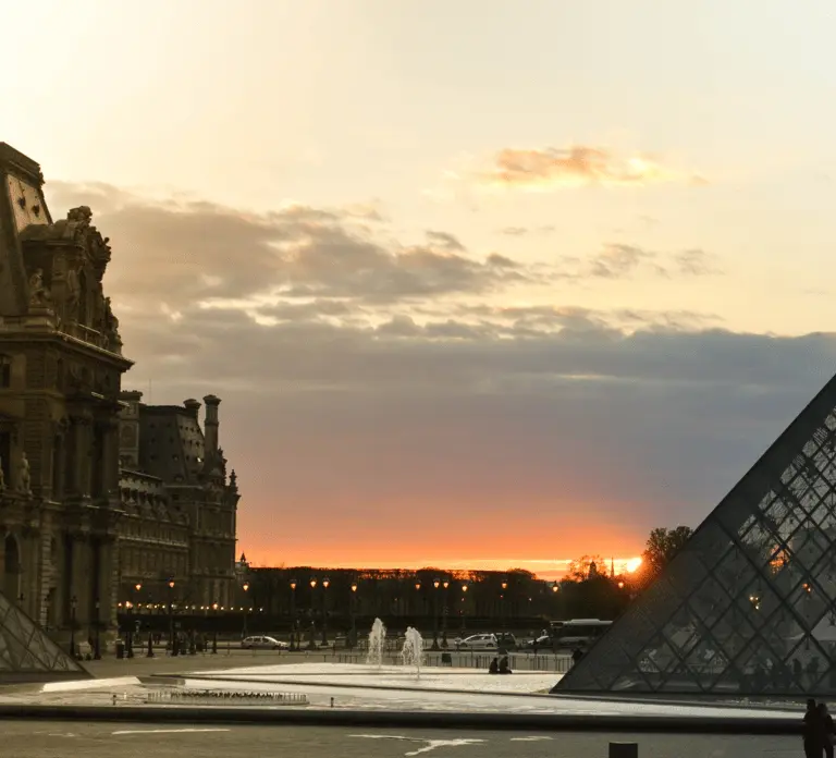 Paris: Louvre Museum and Mona Lisa Evening Private Tour in Paris