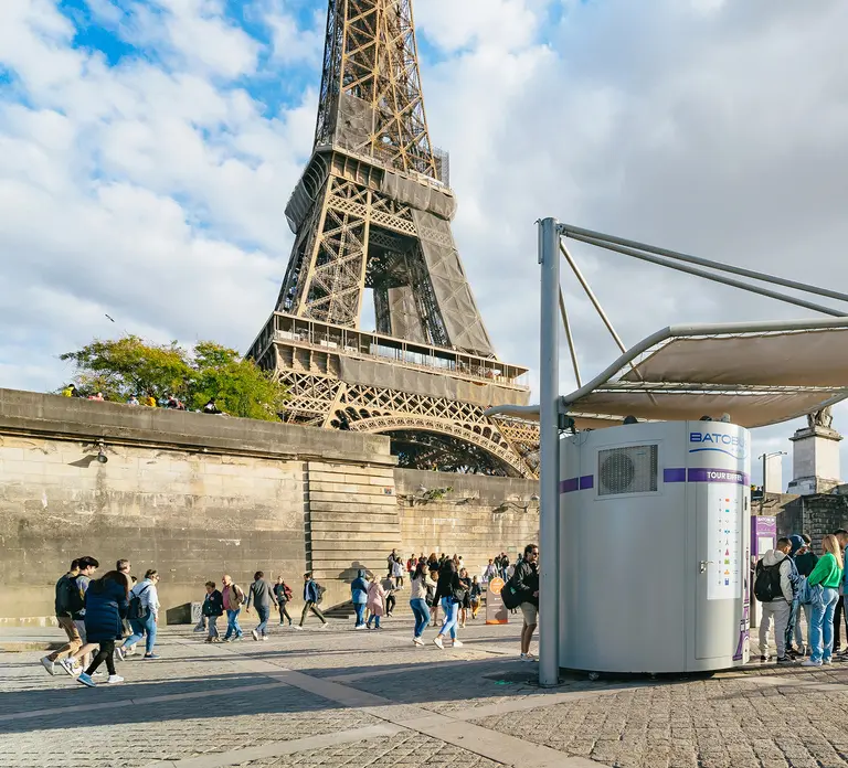 Paris: Hop-On Hop-Off Seine Cruise Pass with 9 Stops in Paris