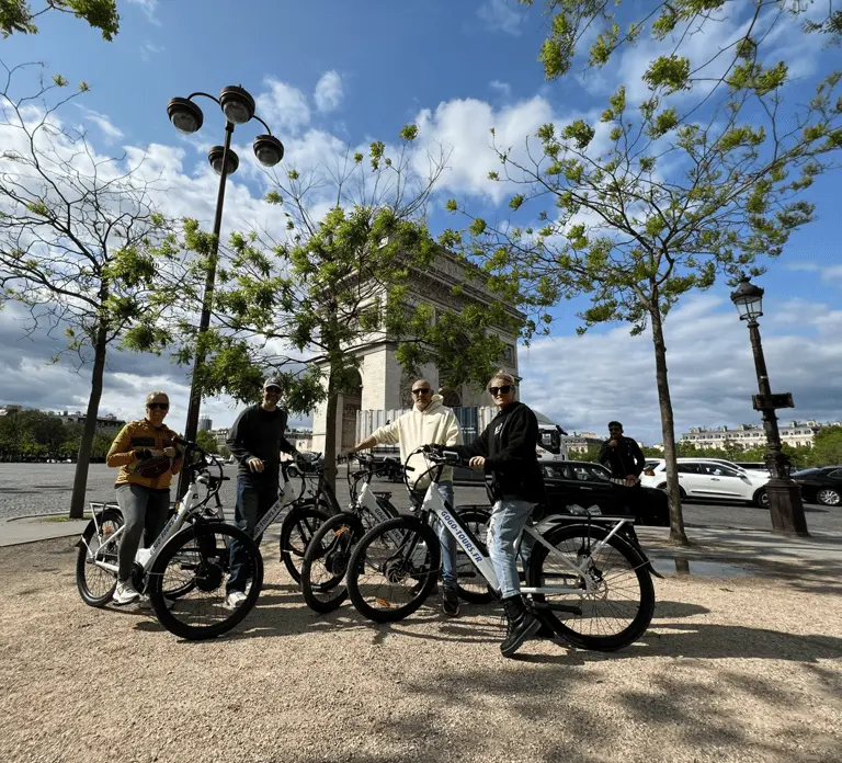 Paris: Afternoon E-Bike Guided Small Group Tour in Paris