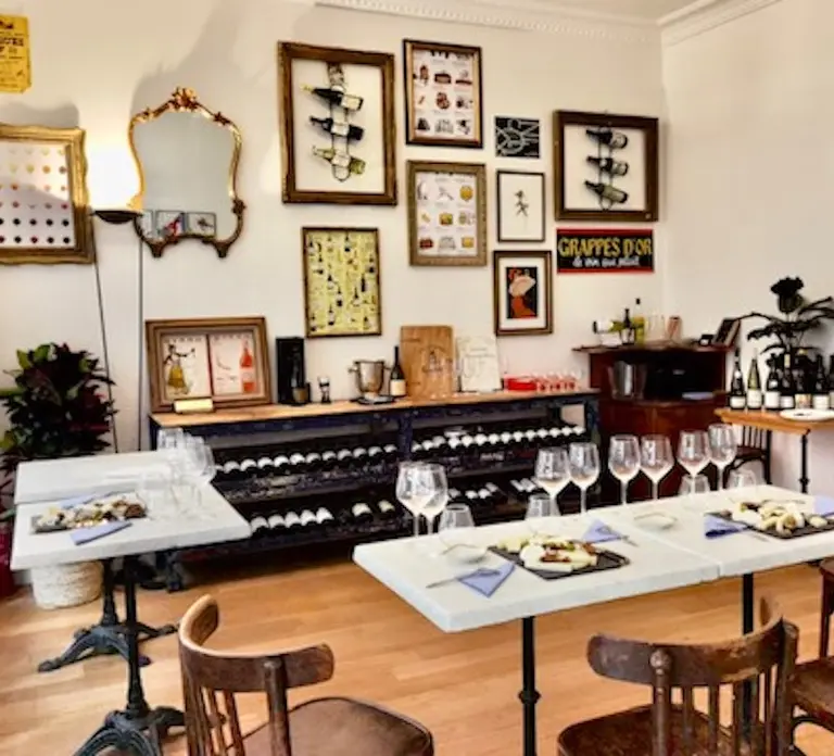 Paris: Wine Tasting Experience with 6 Wines and Cheese Board in Paris