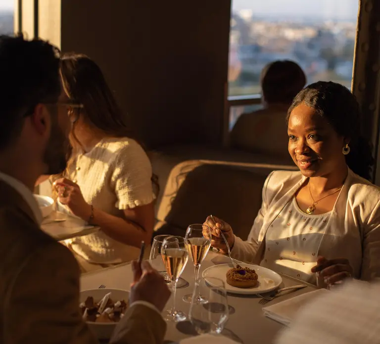 Paris: Sophisticated dining with Drinks at the Eiffel Tower in Paris - Photo 2