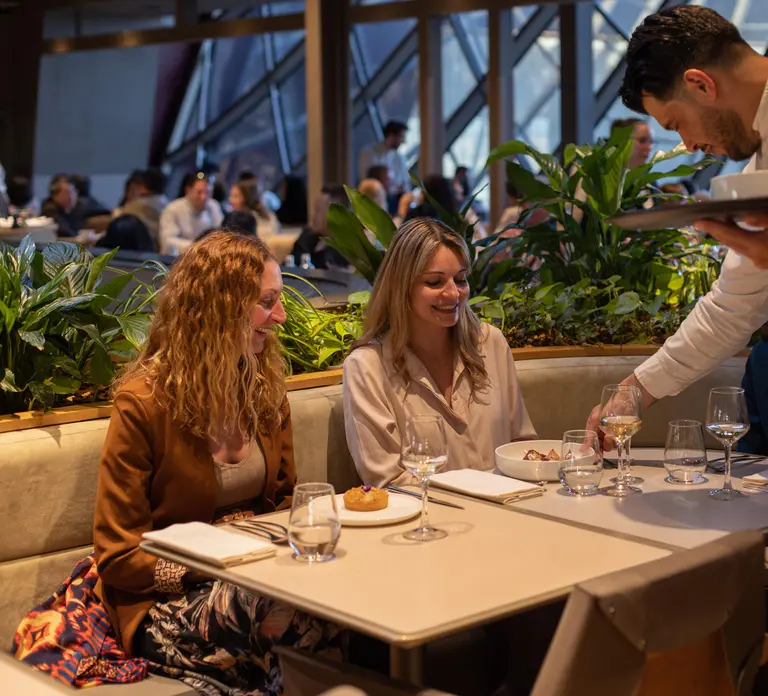 Paris: Sophisticated dining with Drinks at the Eiffel Tower in Paris - Photo 3