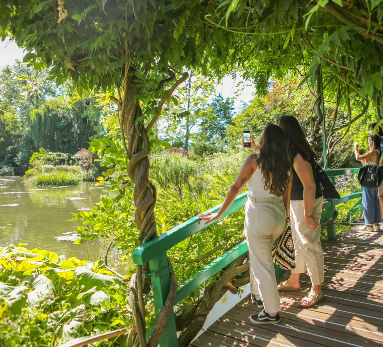 From Paris: Day Trip to Giverny & Versailles with Lunch in Paris - Photo 5