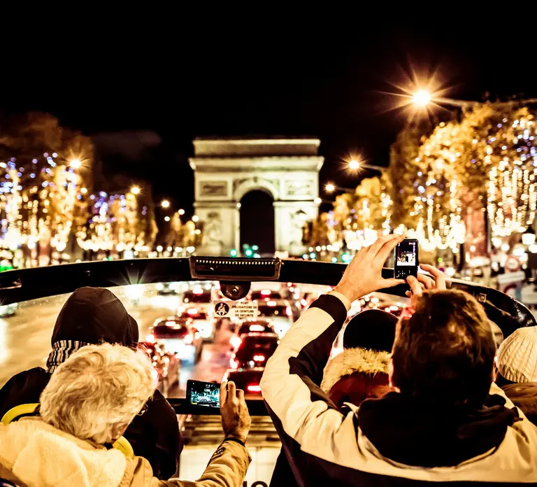 Paris: Tootbus Open-Top Christmas Bus Tour in Paris