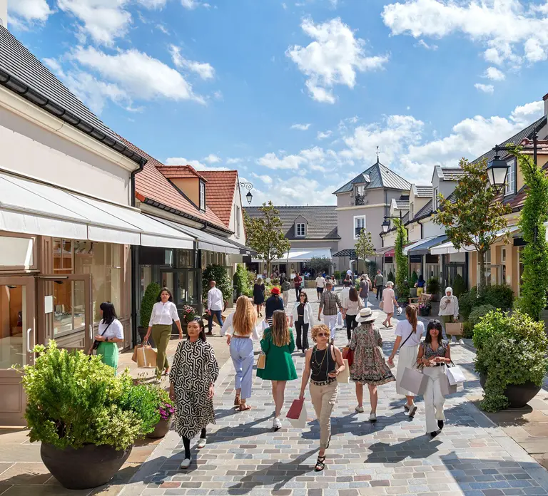 Paris: Vallée Village Outlet Shopping Day Paris: Vallée Village Outlet Shopping Day in Paris - Photo 2