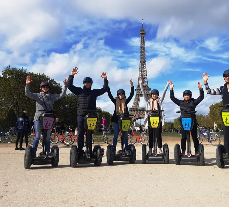 Paris: 1,5 hour Guided Segway Tour in Paris