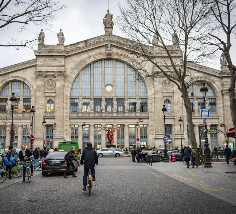 Paris: Private 1-Way Train Station to Hotel Transfer Paris: Private 1-Way Train Station to Hotel Transfer in Paris - Photo 2