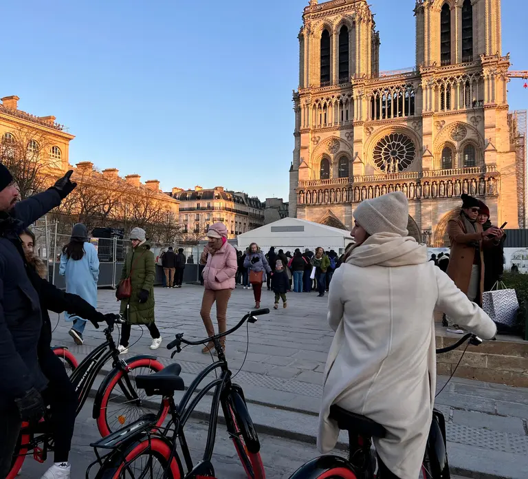 Paris: Guided City Highlights Bike Tour in Paris