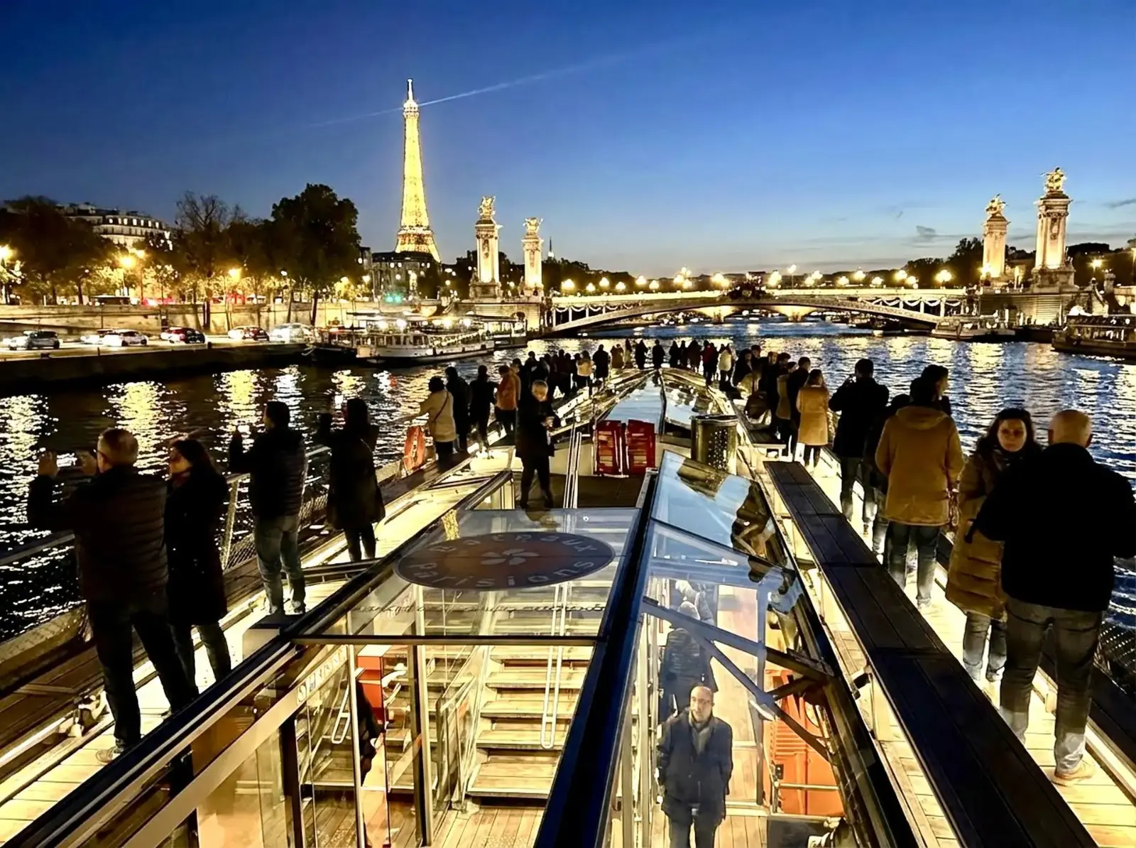 Paris: Illuminated Evening River Cruise & Waffle Tasting in Paris