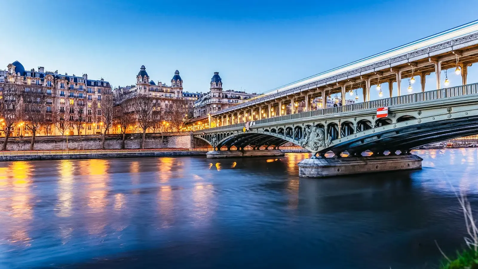 Paris: Illuminated Evening River Cruise & Waffle Tasting in Paris - Photo 10