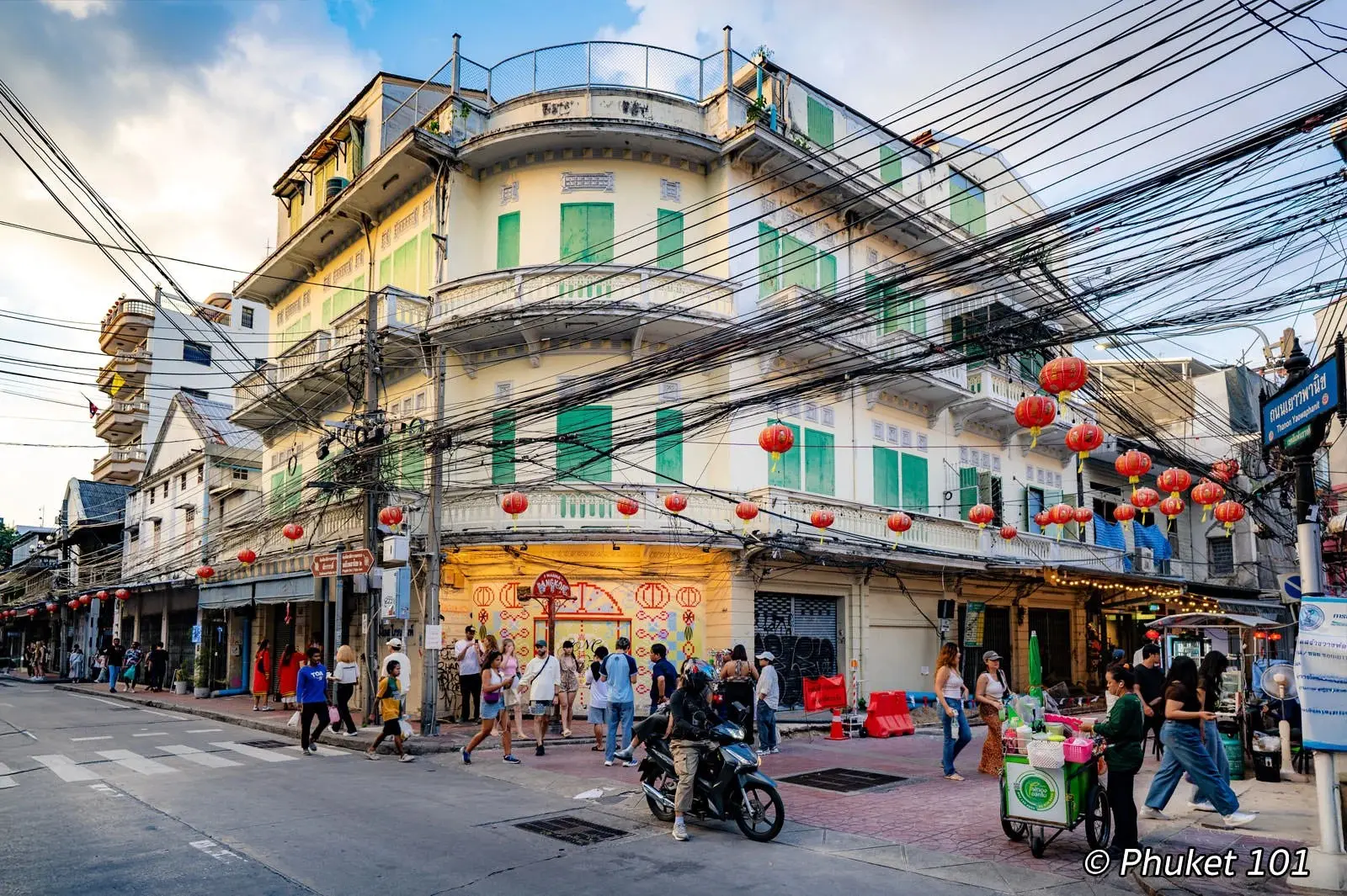 Bangkok Dusit Central Park & Song Wat’s photogenic lanes. Half-Day Walking Tour Bangkok Dusit Central Park & Song Wat’s photogenic lanes. Half-Day Walking Tour in Bangkok - Photo 5