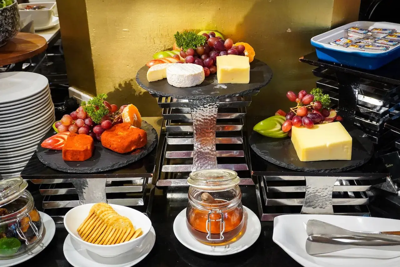 The Emerald Coffee Shop | The Emerald Hotel in Bangkok - Photo 2