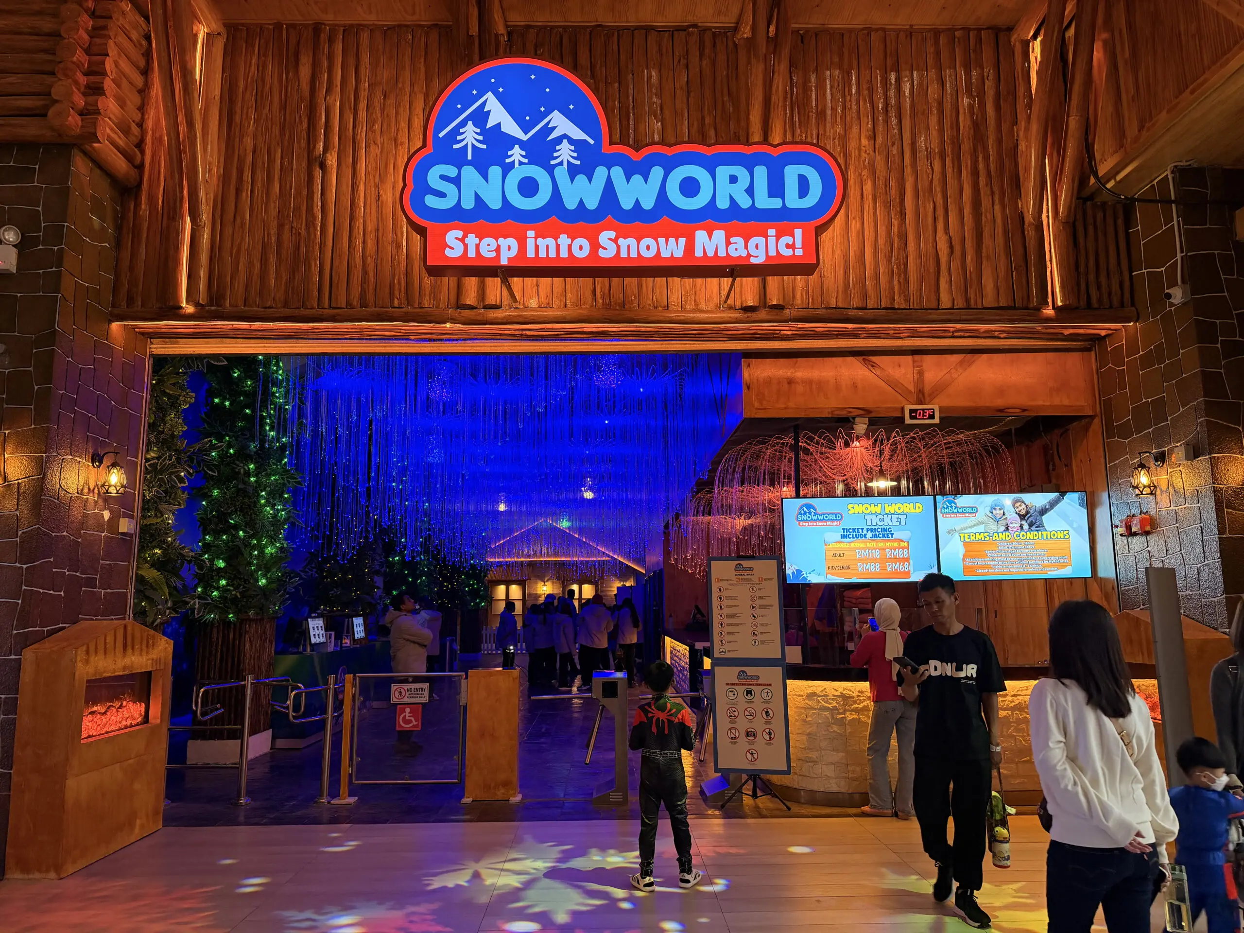Snow World Theme Park Ticket in Genting Highlands - Photo 6