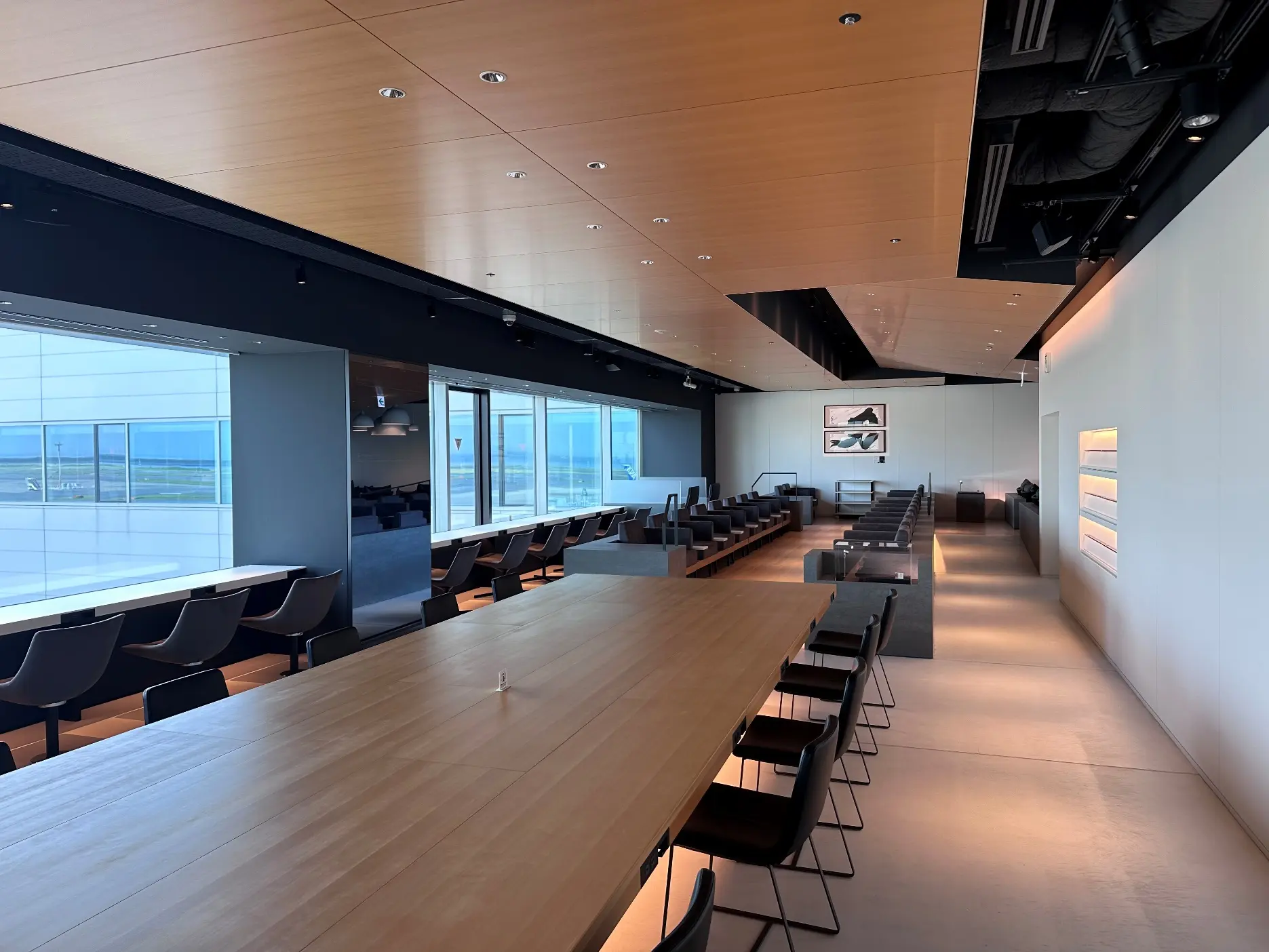 Power Lounge Premium Tokyo International (Haneda) Airport in Tokyo
