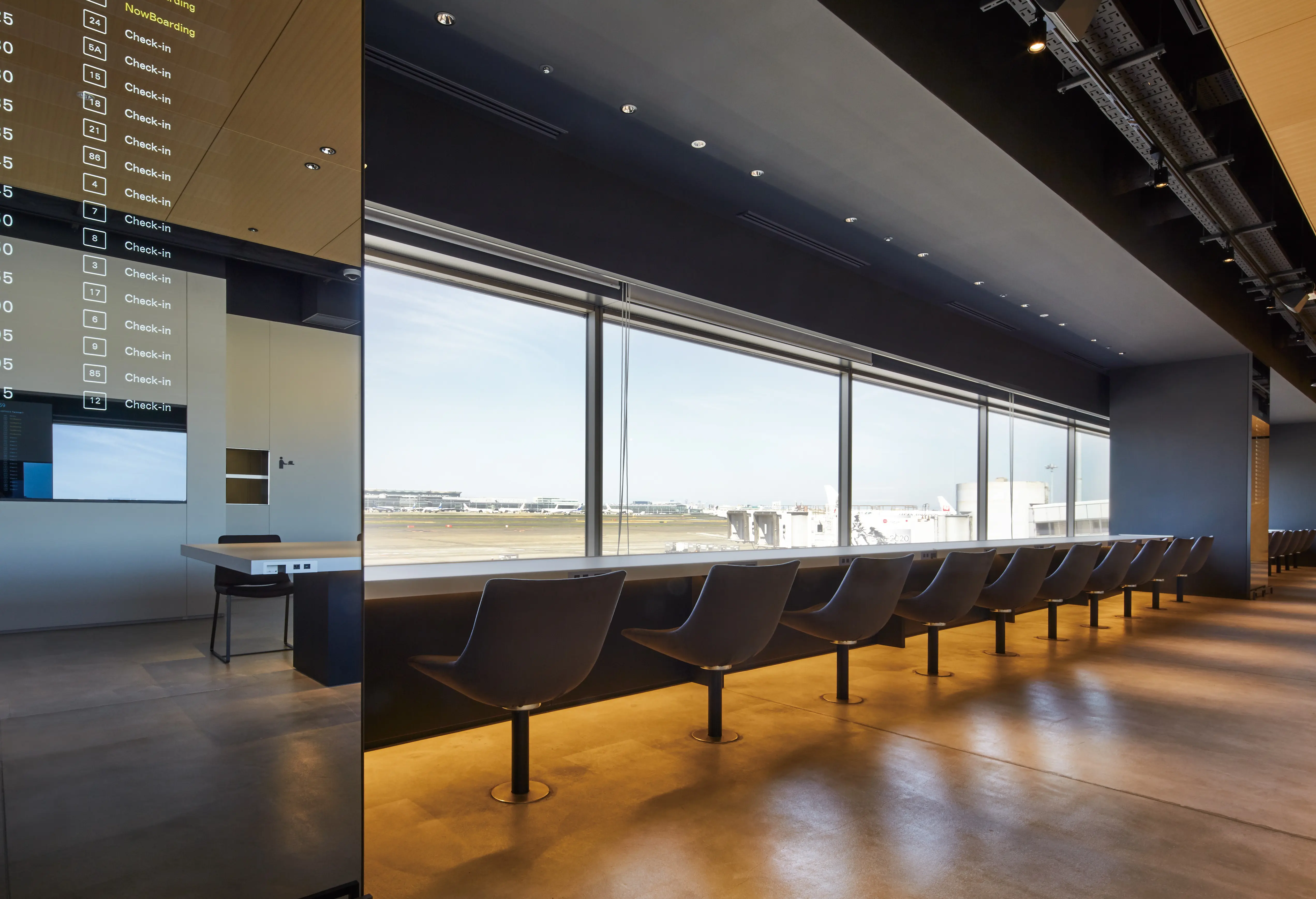 POWER LOUNGE SOUTH Tokyo International (Haneda) Airport POWER LOUNGE SOUTH Tokyo International (Haneda) Airport in Tokyo - Photo 4