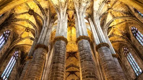 Basilica of Santa Maria del Mar in Barcelona - Photo 7