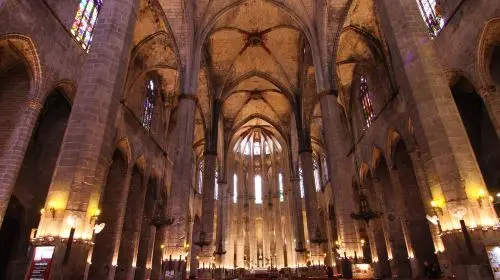Basilica of Santa Maria del Mar in Barcelona - Photo 9
