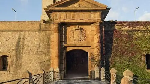 Barcelona Old Town & Montjuïc Tour: Castle Visit and Cable Car Ride Day Tours in Barcelona - Photo 4