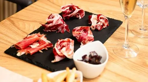 Barcelona: Guided Ultimate Ham & Wine Tasting Experience Barcelona: Guided Ultimate Ham & Wine Tasting Experience in Barcelona - Photo 3