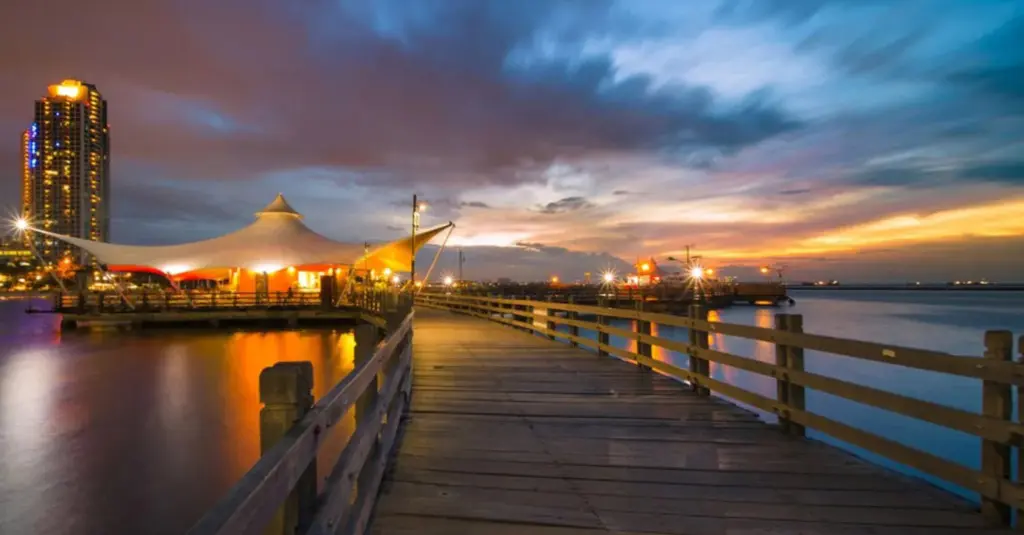 Ancol Entrance Gate in Jakarta - Photo 5