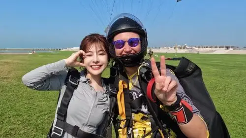 Skydiving from 4000 Meters Over Palm Jumeirah in Dubai